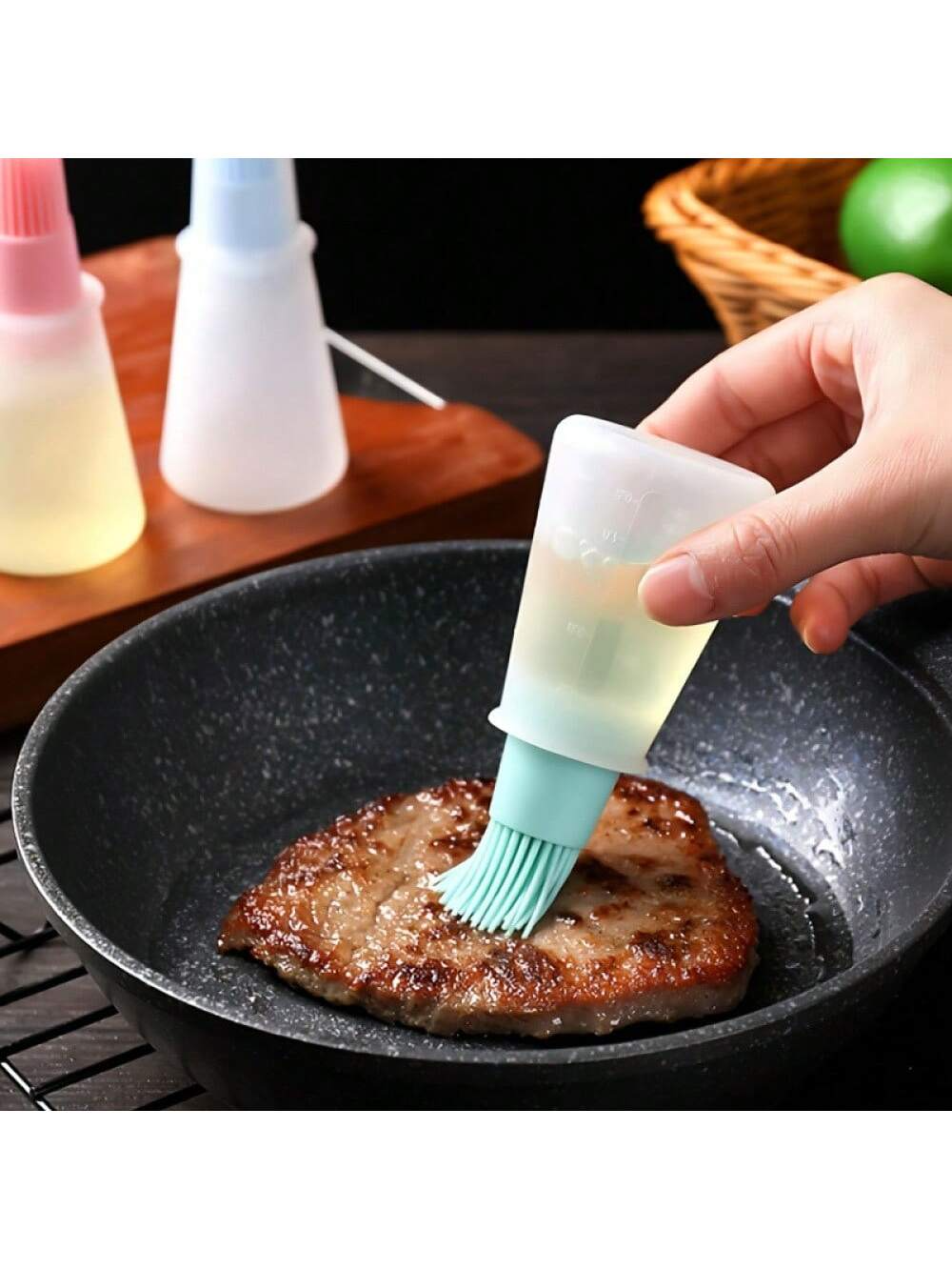 1PC Silicone Oil Brush With Integrated Bottle - High-Temperature Resistant For BBQ, Air Fryer & Baking - Kitchen Essential