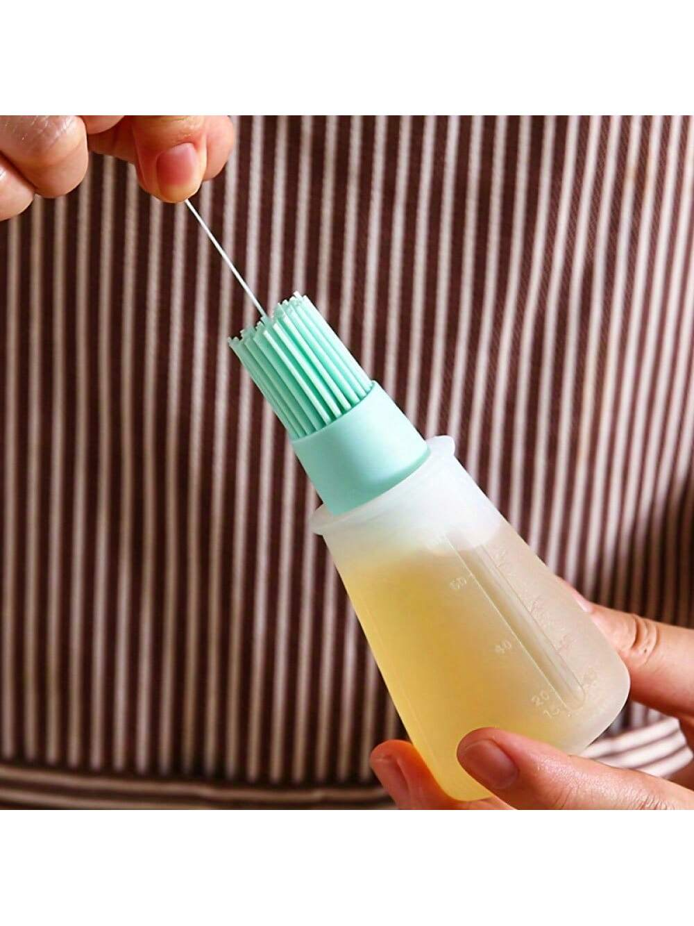 1PC Silicone Oil Brush With Integrated Bottle - High-Temperature Resistant For BBQ, Air Fryer & Baking - Kitchen Essential
