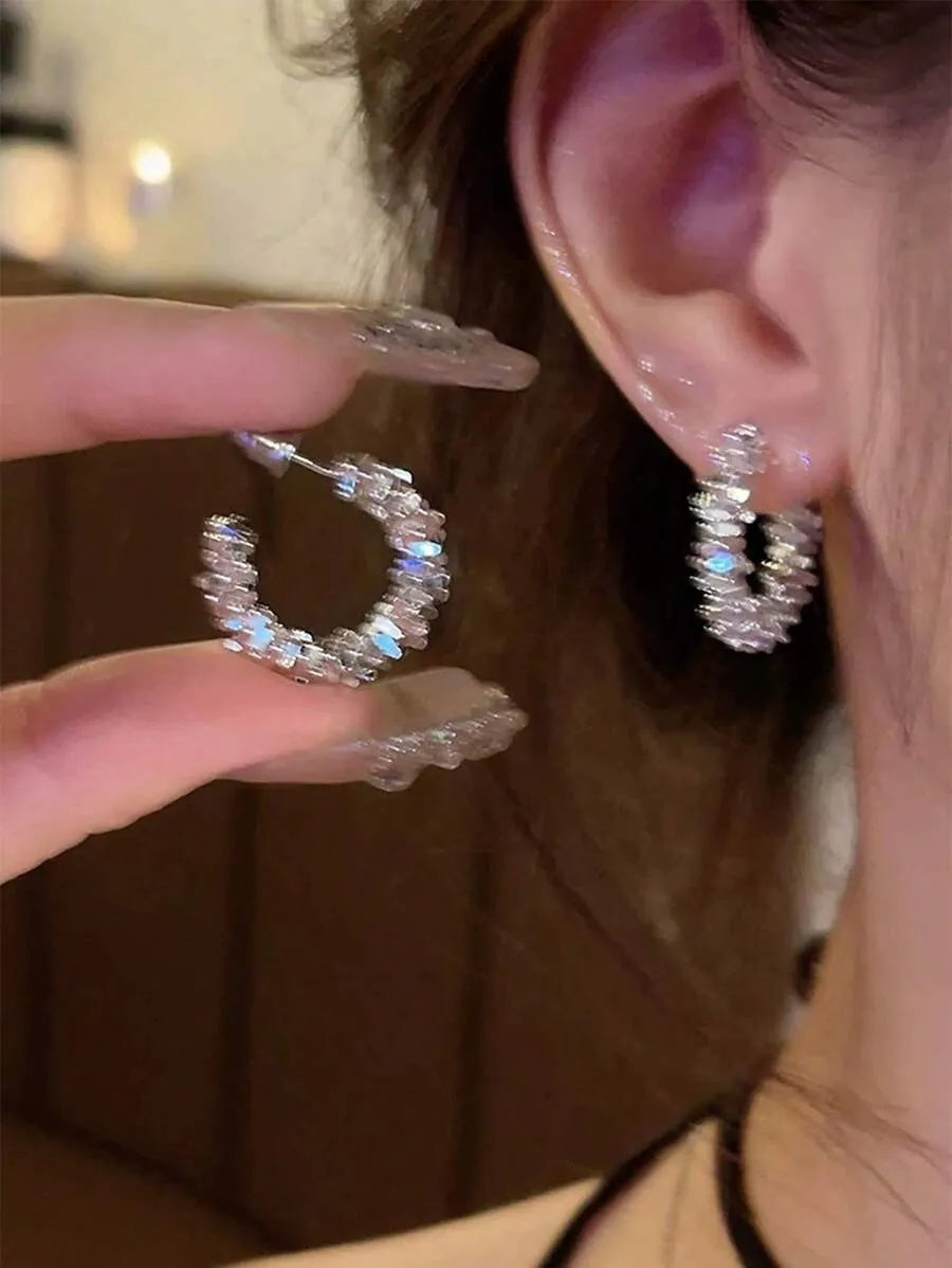 1PAIR(2PCS) Asymmetrical Silver C Hoop Earrings Minimalist Womens Fashion Accessories Niche Design Cold Wind Stud High End Temperament Half Circle Dangle Earrings