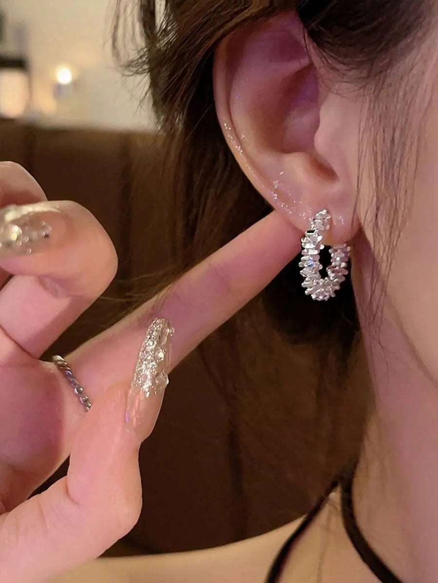 1PAIR(2PCS) Asymmetrical Silver C Hoop Earrings Minimalist Womens Fashion Accessories Niche Design Cold Wind Stud High End Temperament Half Circle Dangle Earrings