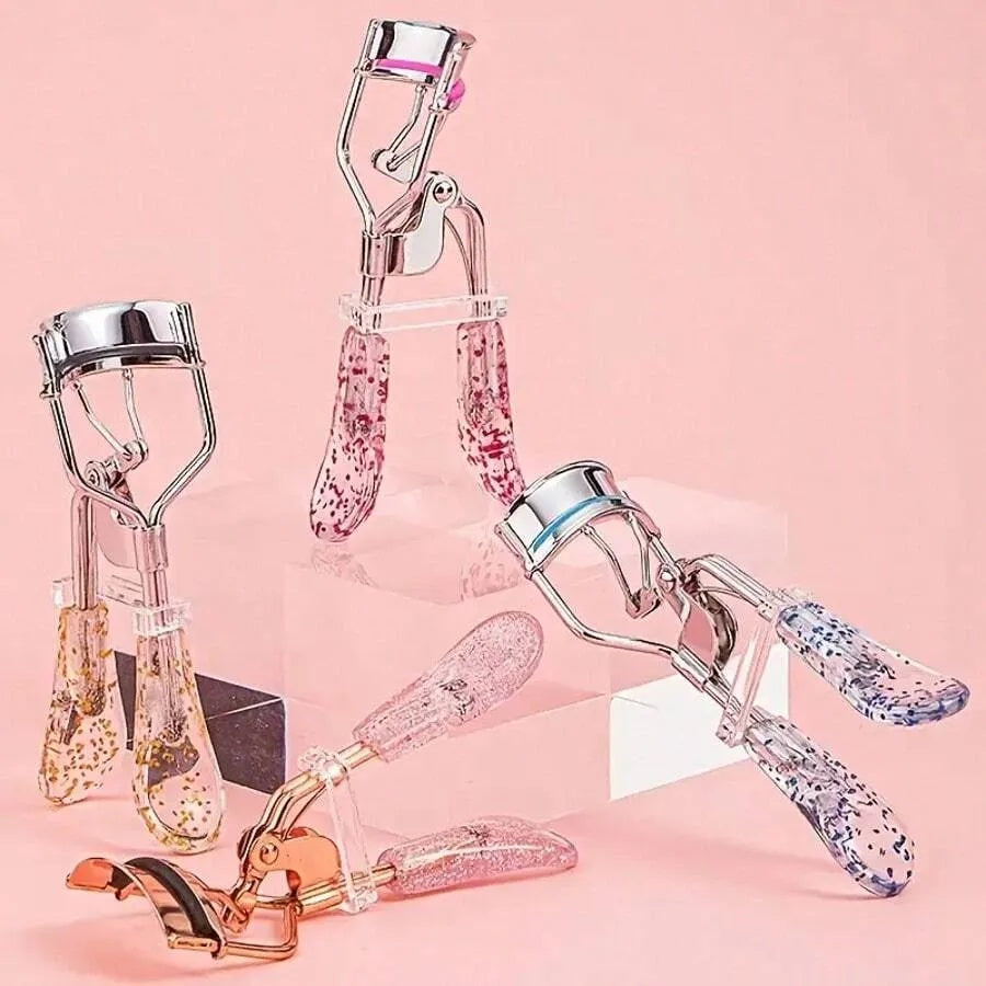 1PC RANDOM COLOR Premium Shiny Eyelash Curler  - Provides Quick And Natural Curling, Long-Lasting Lift And Growth. Includes An Eyelash Curler And Makeup Tool, With 2 Replacement Strips.