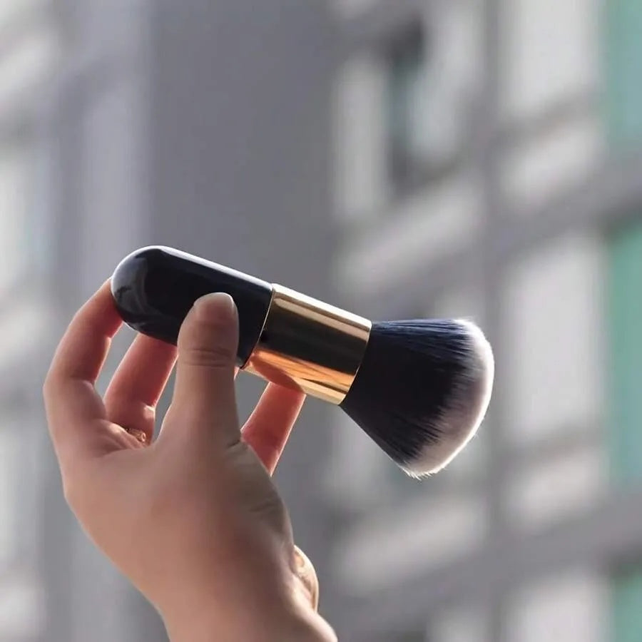 1PC Large Loose Powder, Honey Brush, Powder Blusher Brush, Makeup Tool, Suitable For Foundation Make-Up, Powder Blusher And Bronze Soft Nylon Brush, Suitable For All Skin Types, Professional Makeup Brush, Fashionable Black Handle, Thick Brush