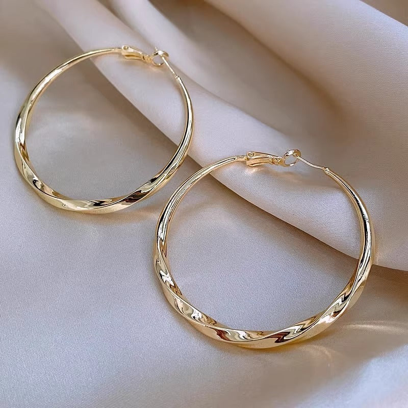 1 Pair Large Hollow Circle Hoop Earrings Jewelry Vintage Elegant Style For Women