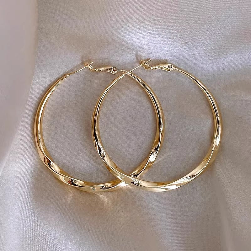 1 Pair Large Hollow Circle Hoop Earrings Jewelry Vintage Elegant Style For Women
