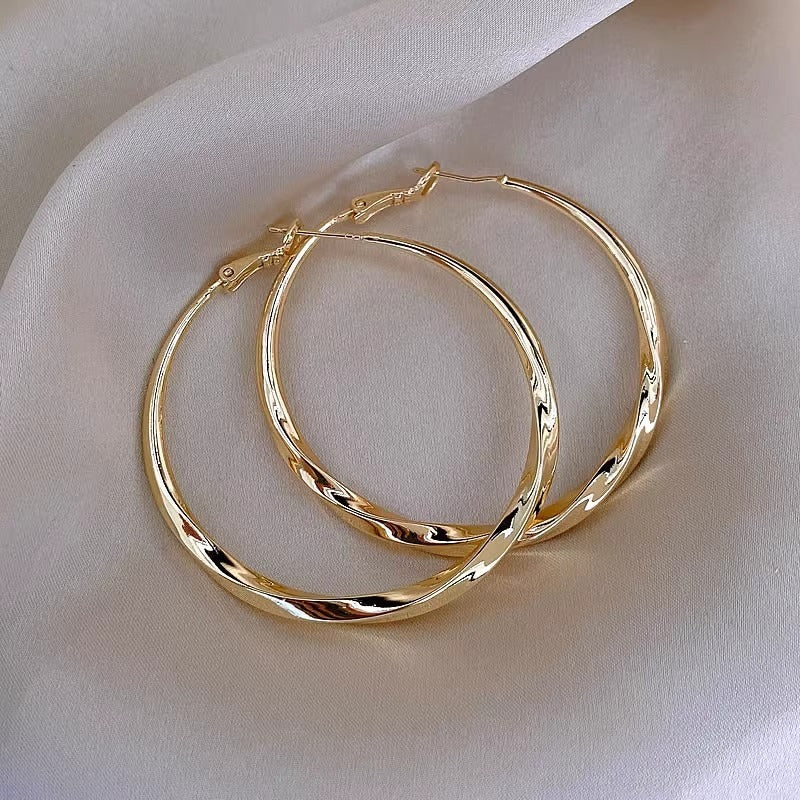 1 Pair Large Hollow Circle Hoop Earrings Jewelry Vintage Elegant Style For Women