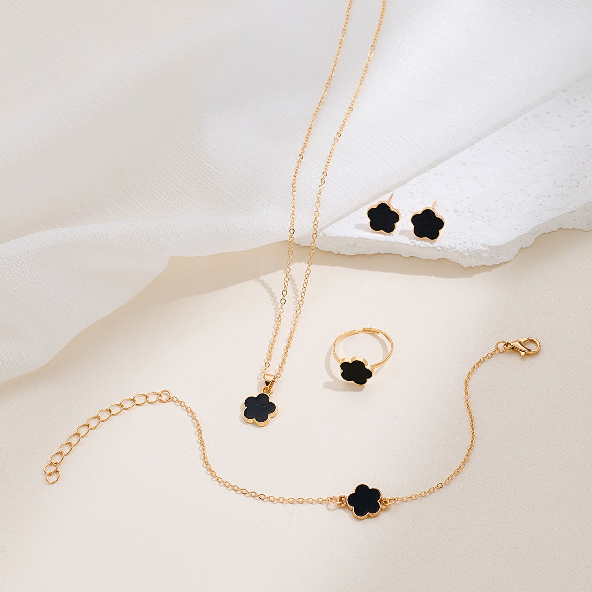 4PCS(1 SET) Five-Leaf Grass Jewelry Set Ladies Retro Style Drop Oil Lucky Flower Necklace Bracelet Bracelet Earrings Jewelry Valentine's Day Gift Valentines