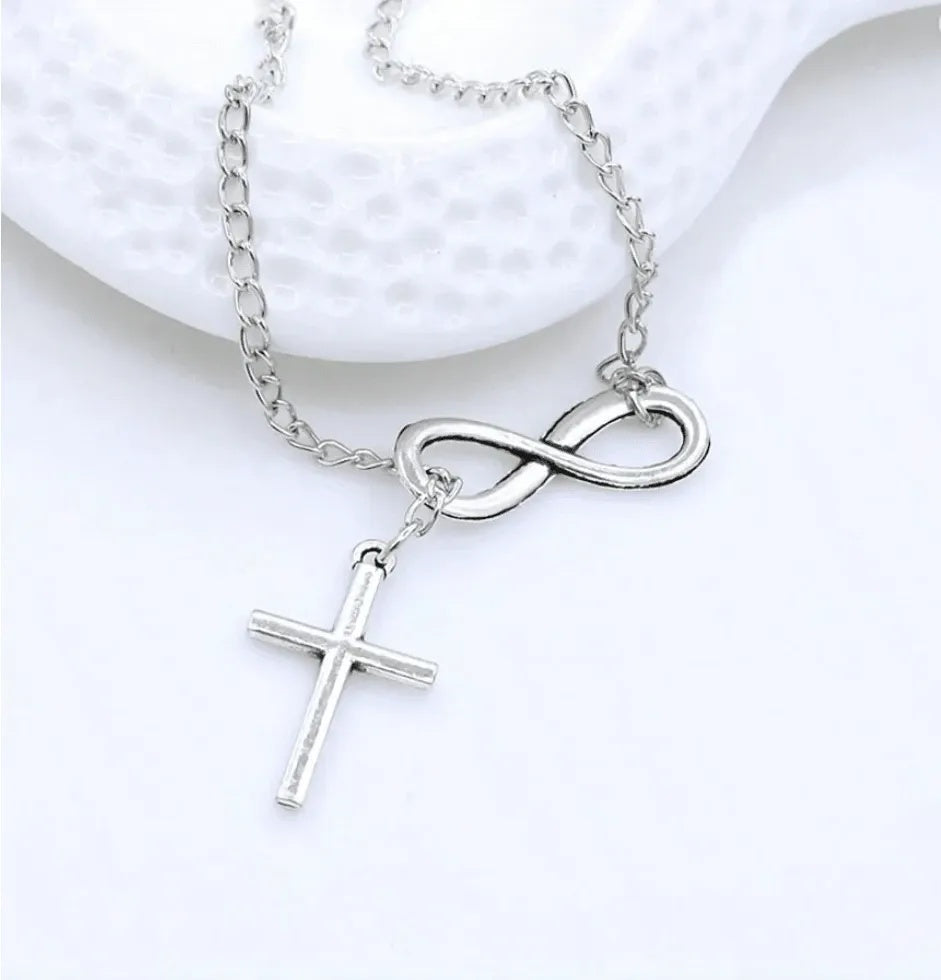 1PC Simple Lucky Number 8 Cross Pendant Choker – Versatile Unisex Jewelry Worn by Men and Wome