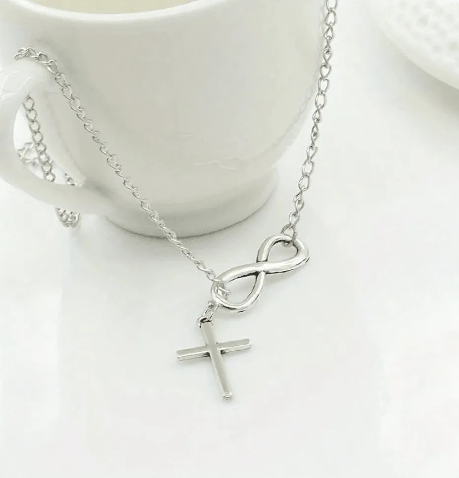 1PC Simple Lucky Number 8 Cross Pendant Choker – Versatile Unisex Jewelry Worn by Men and Wome