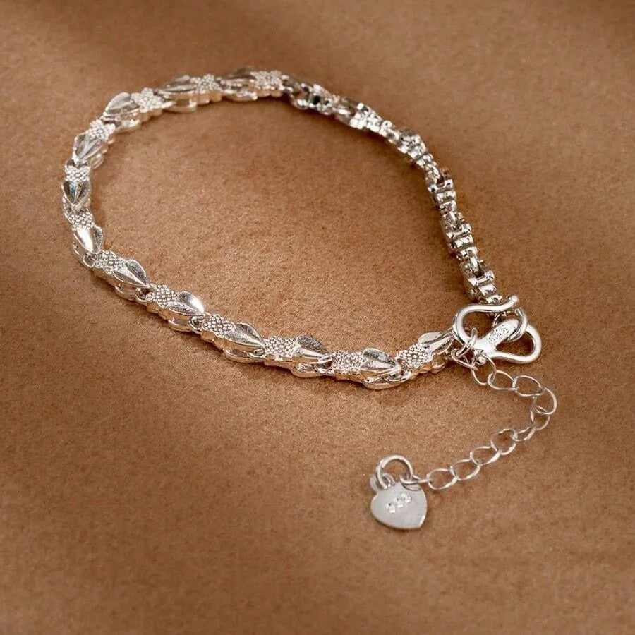 1PC Four-Leaf Clover Love Bracelet – Stylish High-Quality Jewelry, Perfect Gift for Women, Lovers & Teen Girls, Ideal for Daily Wear, Parties & Special Occasions