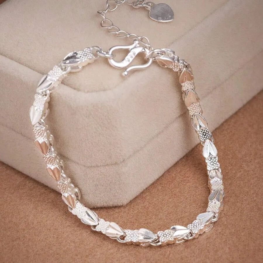 1PC Four-Leaf Clover Love Bracelet – Stylish High-Quality Jewelry, Perfect Gift for Women, Lovers & Teen Girls, Ideal for Daily Wear, Parties & Special Occasions