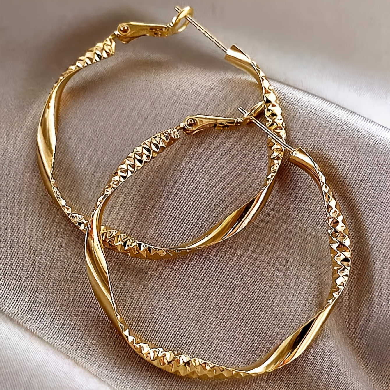 1PAIR-GOLD Textured Twist Design Hoop Earrings