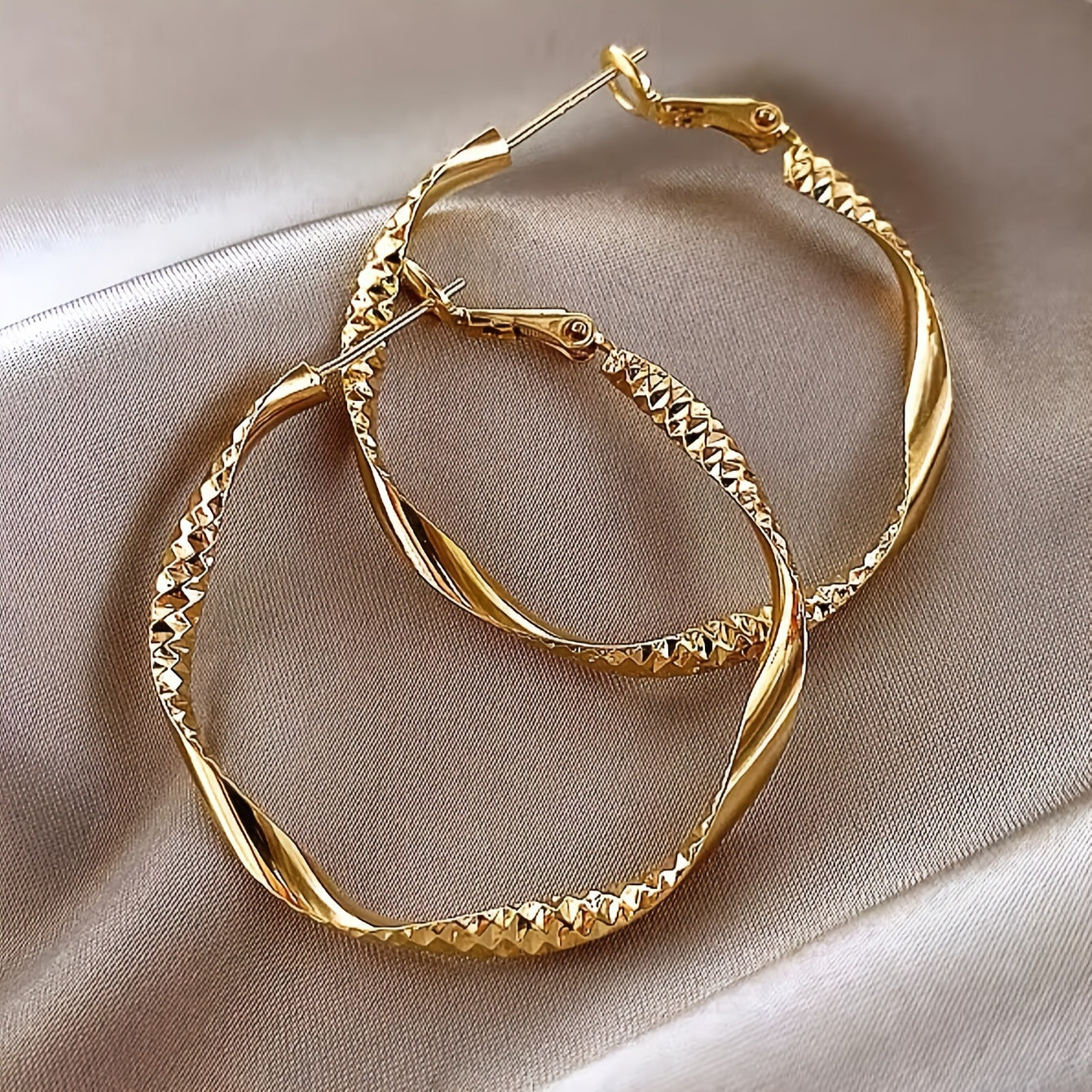 1PAIR-GOLD Textured Twist Design Hoop Earrings
